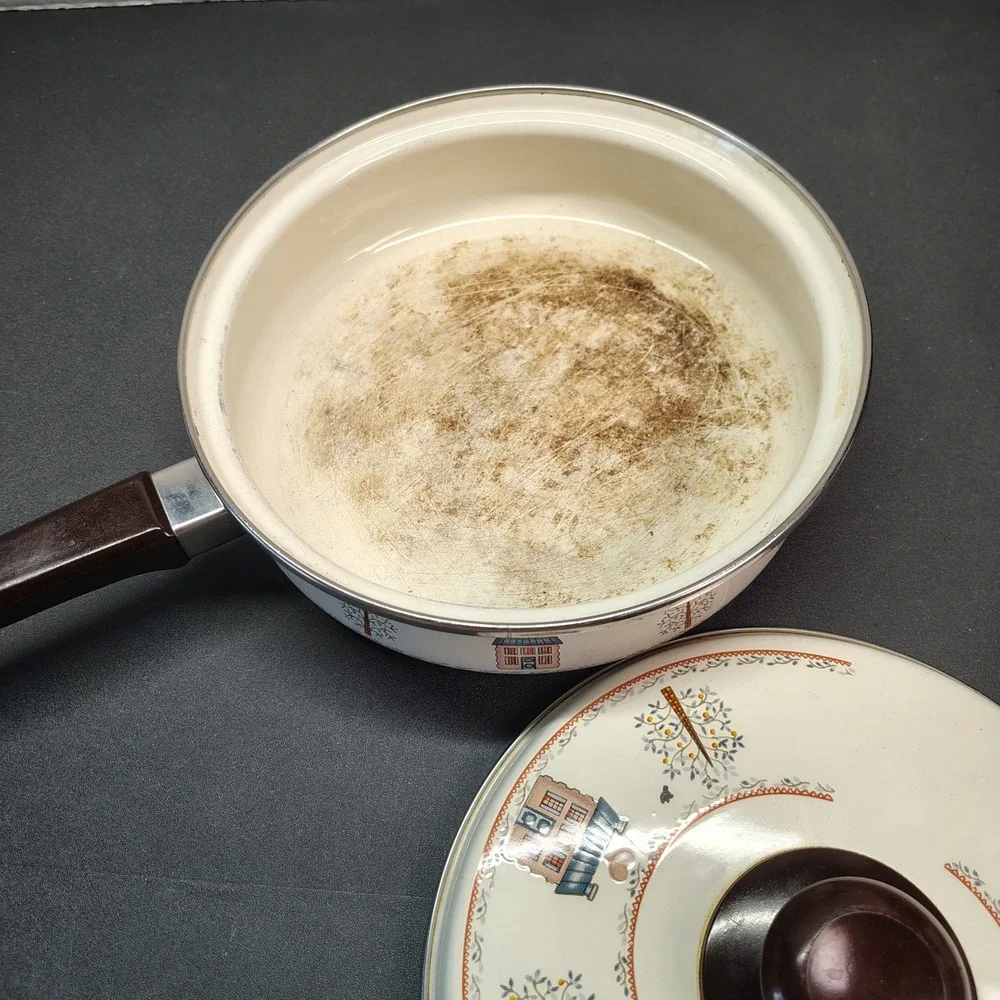 Vintage Rare Enamel Skillet8 Inch Cream (Cottagecore Folk Art)